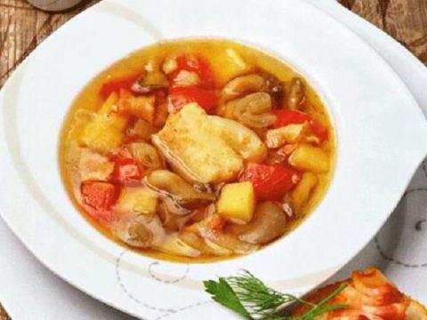 Рыбный суп с беконом