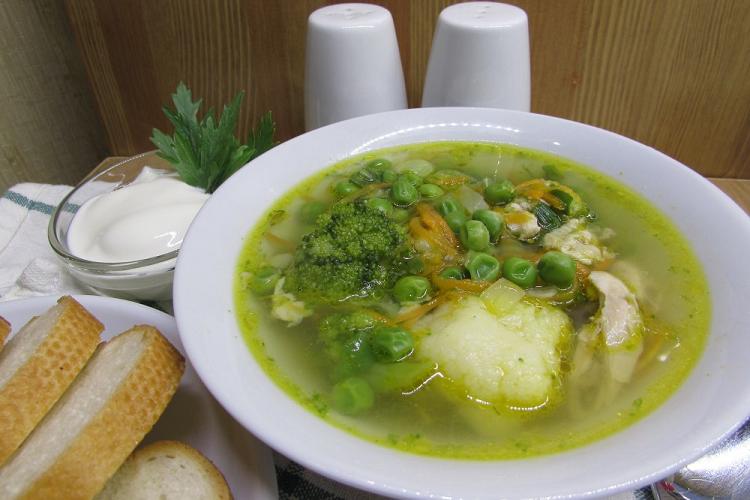 Суп из зеленого горошка с окороком