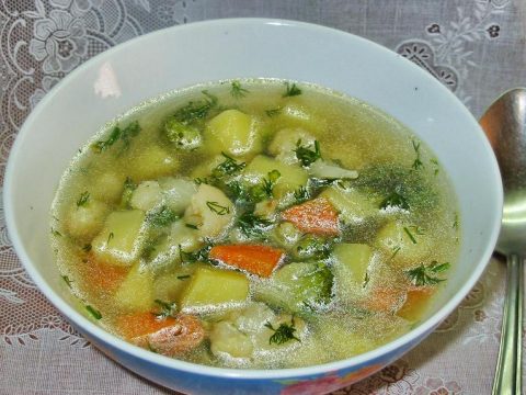 Зеленый суп с яичным суфле