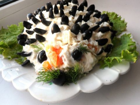 Праздничный новогодний салат из овощей "Ежик"