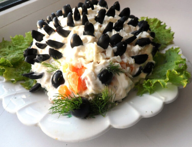 Праздничный новогодний салат из овощей «Ежик»