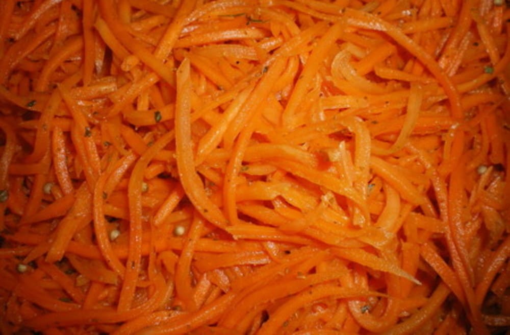 Быстрый салат из корейской морковки