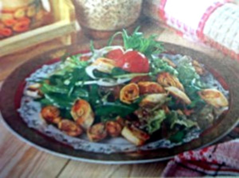Салат с острыми рулетиками из лаваша
