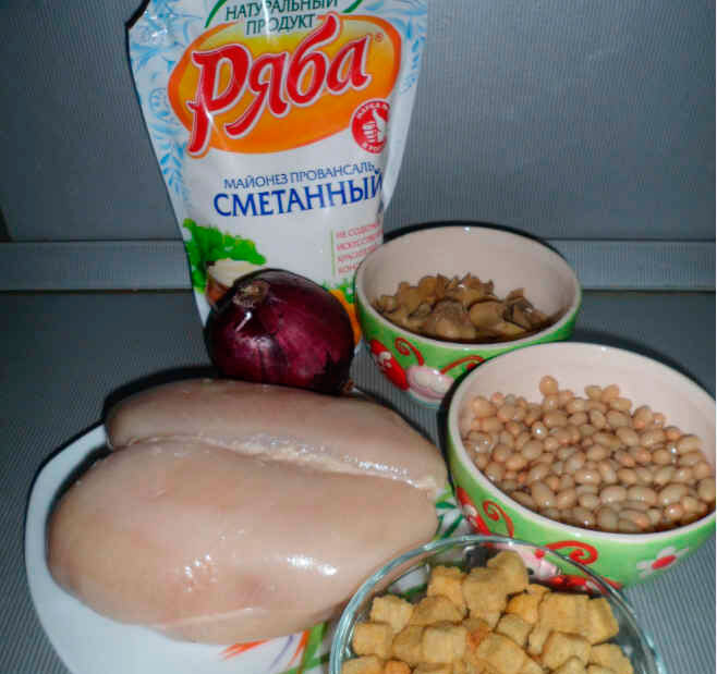 Ингредиенты для салата с фасолью и курицей