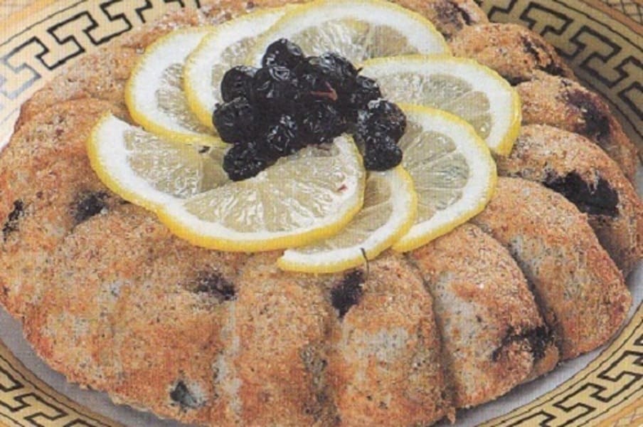 Рисовый пирог с черной смородиной и лимоном