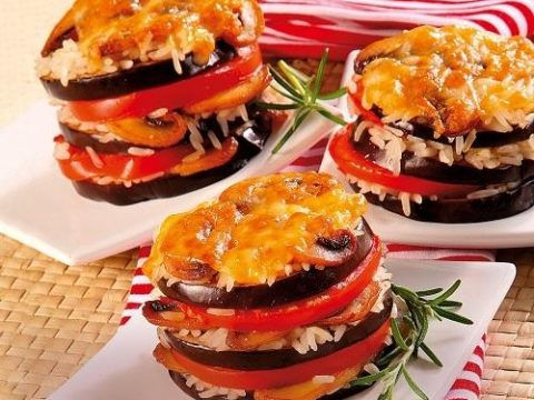 Овощные гамбургеры с сыром, рисом, грибами, помидорами и баклажанами
