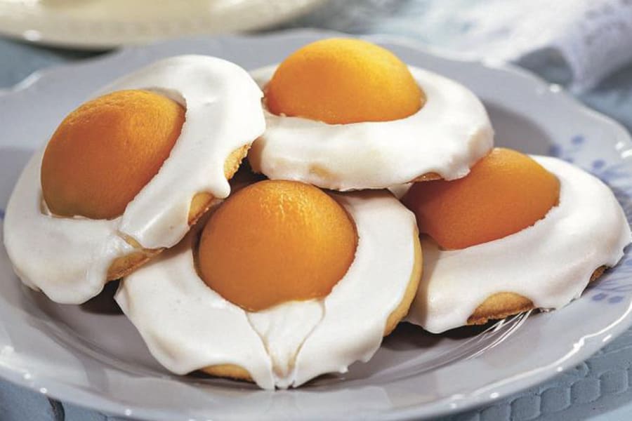 Красивое и оригинальное печенье «Глазунья» с персиками
