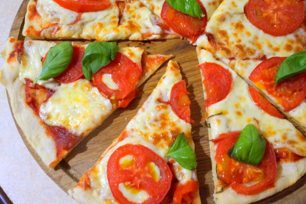 Рецепт и тонкости приготовления вкусной пиццы в домашних условиях