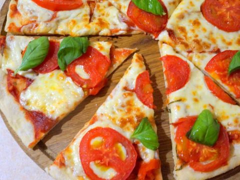 Как приготовить пиццу в домашних условиях