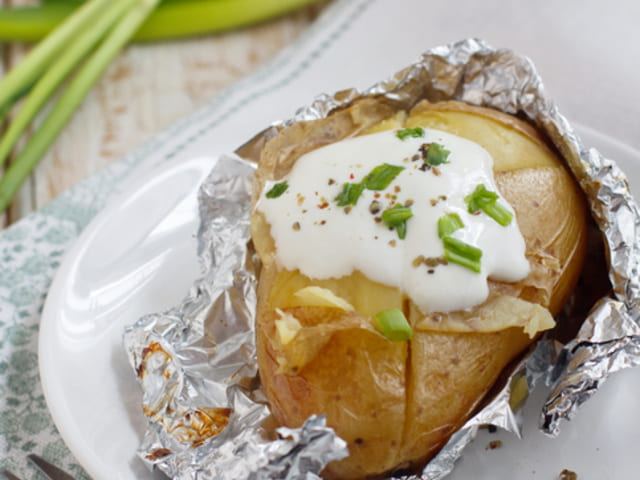 Картофель в фольге со специями и сливками