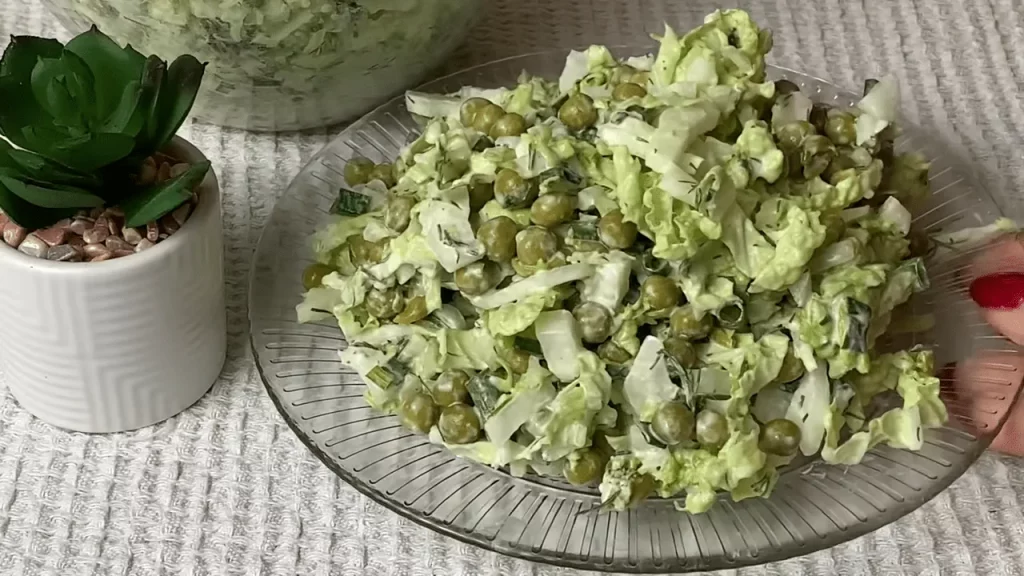 Салат с зеленым горошком и капустой без майонеза