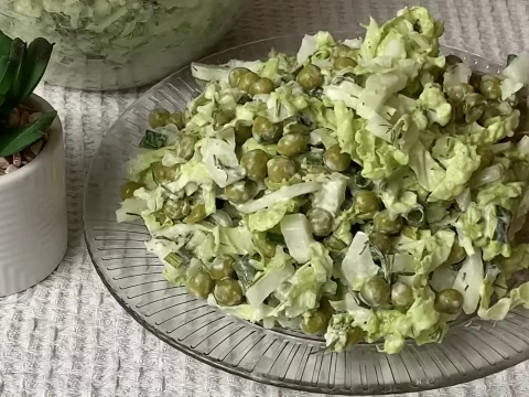 Салат с зеленым горошком и капустой без майонеза