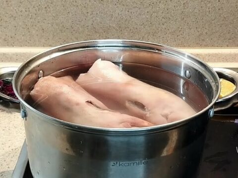 Сколько времени нужно варить свиные ножки Сколько времени нужно варить свиные ножки